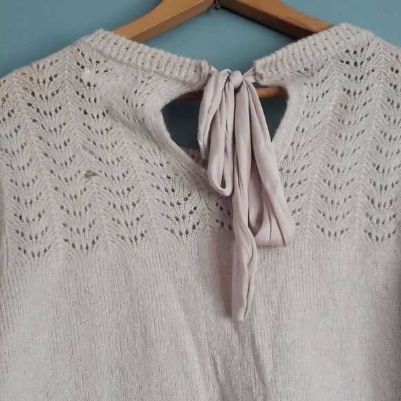 ποΈ5/$20ποΈ Lauren Conrad Bell Sleeve Sweater Medium NWOT Off-White - Picture 6 of 10